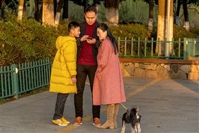 《一家人》