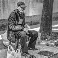 《自产自销》