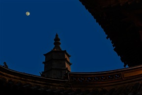 禅院塔影