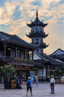彩霞满天映福塔