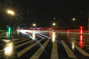 秋夜雨景（2）
