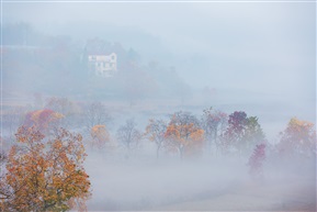 秋雾锁山村