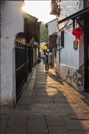 烟水，如锦