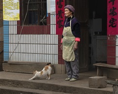 《古村留守老人》