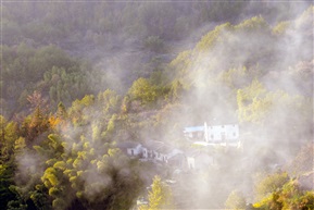 《秋到山村》