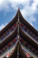 万籁此俱寂，      但余钟磬音